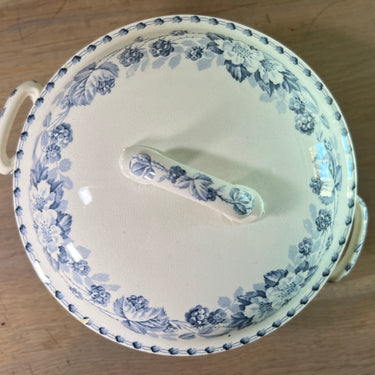 Dekschaal / Terrine - klein model - Societe Ceramique Maestricht - decor MURES uitgevoerd in lichtblauw/oud-blauw