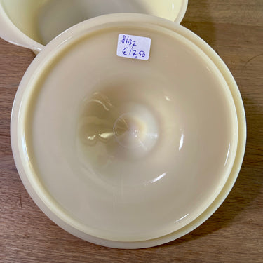 Ovenschaal - Fire-King Oven Glass - uitgevoerd in donkerkleurig melkglas met bijbehorende deksel