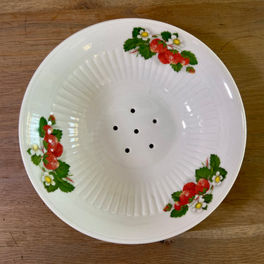 Fruit test - 2-piece porcelain - Winterling Bavaria (Germany) - strawberry decor on both saucer and colander