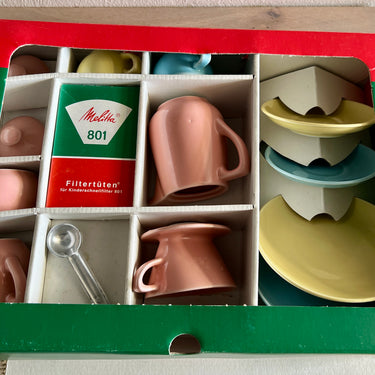 Kinderservies - heruitgave 1998 - Melitta - geheel compleet en serviesdelen in ongebruikte staat