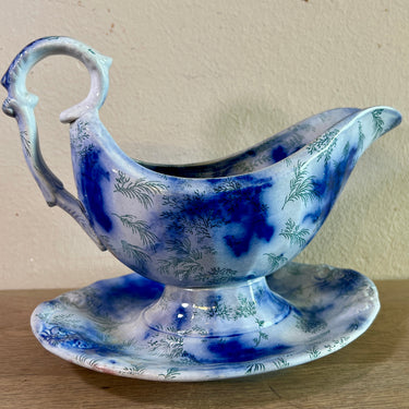 Gravy boat / Sauce boat - W. Smith - decorated with No. 107 pattern in flow blue with green, feather-shaped leaves