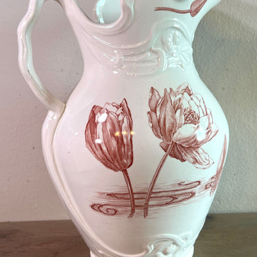 Ewer - Franz Anton Mehlem Bonn - LOTUS decor in red - Art Nouveau with whiplash-elements in relief