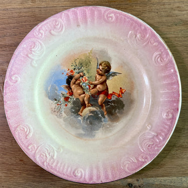Ontbijtbord / Dessertbord - Nimy - Mouzin Lecat - decor met cherubijnen en roze bewerkte rand (kopie)