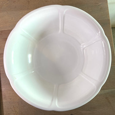 Salad bowl / Potato dish - larger model - Petrus Regout - executed in entirely white/cream earthenware with embossed accents on the inside