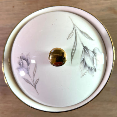 Zuckerdose - Boch Porzellan - aus weißem Porzellan mit Blumendekor in Grau/Lila und goldfarbenen Rändern