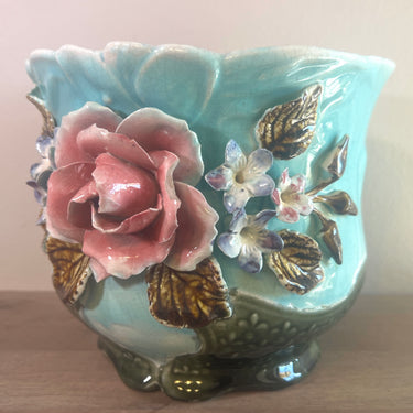 Cachepot / Ompot / Bloempot - ongemerkt (waarschijnlijk Frans) - buitenzijde azuurblauw met groen en binnenzijde roze geglazuurd