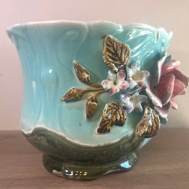 Cachepot / Ompot / Bloempot - ongemerkt (waarschijnlijk Frans) - buitenzijde azuurblauw met groen en binnenzijde roze geglazuurd