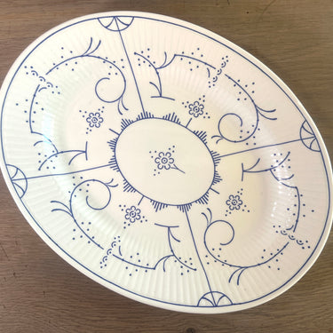 Bord / Schaal - ovaal, plat, model - Boch - décor COPENHAGUE uitgevoerd in blauw (maat 5)