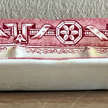 Zeepbak - kleine, rechthoekig, model - ongemerkt maar Boch - decor BOSTON in rood/roze uitvoering