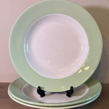 Diep bord / Soepbord / Pastabord - ongemerkt - uitgevoerd met een groen pastel gekleurde bredere rand