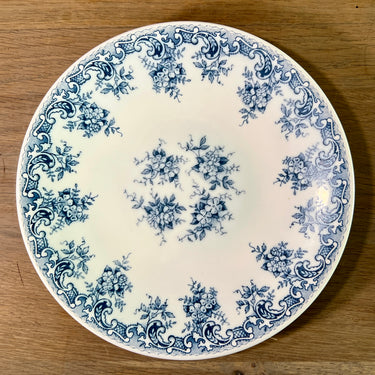 Ontbijtbord / Dessertbord - Rivanel (Arcopal) France - melkglas met blauwe bloemdecoratie