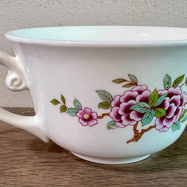 Kop - zonder schotel - ongemerkt maar Petrus Regout - decor met gekleurde bloemen en klein bloemetje aan de binnenzijde