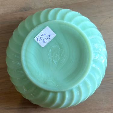 Schaal / Kom - Fire King Oven Glass - uitgevoerd in groen jadeite, swirled, glas