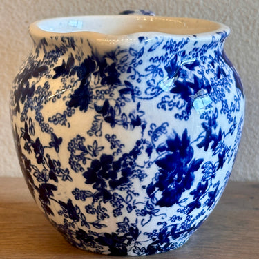 Melkkan - Nimy - decor POMPADOUR uitgevoerd in blauw/wit