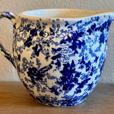 Melkkan - Nimy - decor POMPADOUR uitgevoerd in blauw/wit