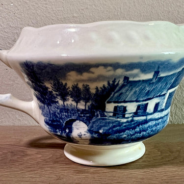 Melkkan - Societe Ceramique Maestricht - décor BOERENHOEVE uitgevoerd in blauw