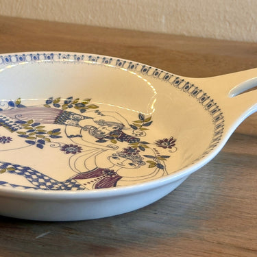 Ovenschaal / Schaal - met steel/handgreep - Figgjo Flint - décor LOTTE uitgevoerd in de kleuren blauw, paars en groen