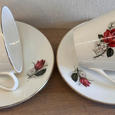 Kop en schotel - Boch - décor POMPADOUR met goudkleurig biesje - vorm VEDETTE