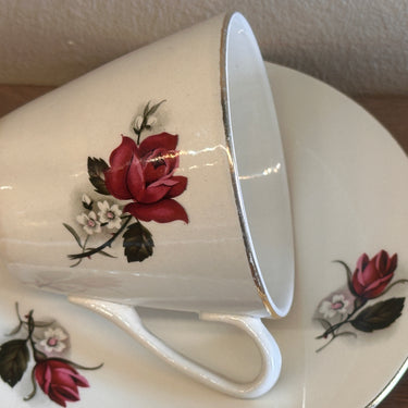 Kop en schotel - Boch - décor POMPADOUR met goudkleurig biesje - vorm VEDETTE