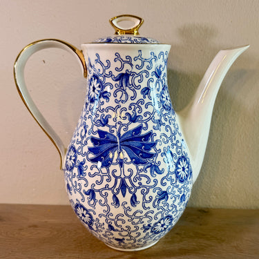 Koffiepot - Boch Frères Kéralux - décor BRETAGNE uitgevoerd in blauw met goudkleurig biesje - vorm VERSAILLES