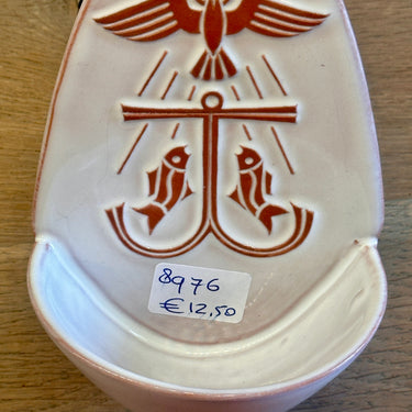 Wijwaterbak - Bree - Made in Belgium - model A27 - afbeelding van een duif en vissen in reliëf