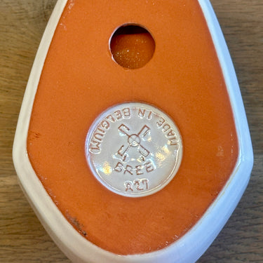 Wijwaterbak - Bree - Made in Belgium - model A27 - afbeelding van een duif en vissen in reliëf