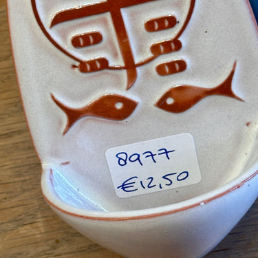 Wijwaterbak - Bree - Made in Belgium - model A21 - afbeelding van twee vissen in reliëf