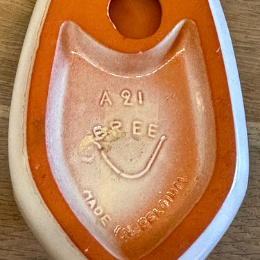 Wijwaterbak - Bree - Made in Belgium - model A21 - afbeelding van twee vissen in reliëf