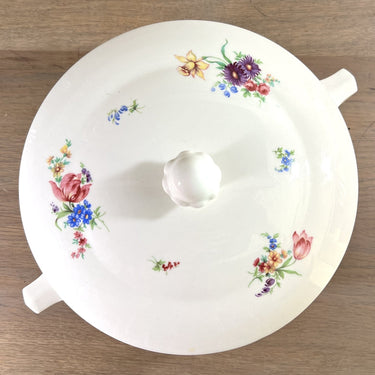Terrine / Groenteterrine - ongemerkt maar Petrus Regout - décor met een roze roos en strooibloemen