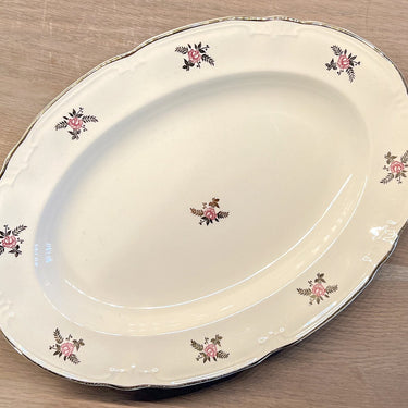 Teller / Schüssel - ovales Modell - Boch - SUZON Dekor mit kleinen rosa Rosen und goldfarbenen Verzierungen