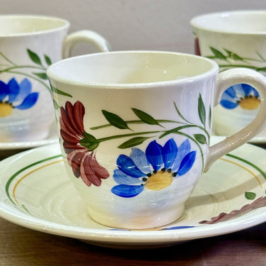 Tasse und Untertasse - Mokkatassen - Boch Frères Keramis (BFK) - handgemaltes Dekor ähnlich BOERENBONT