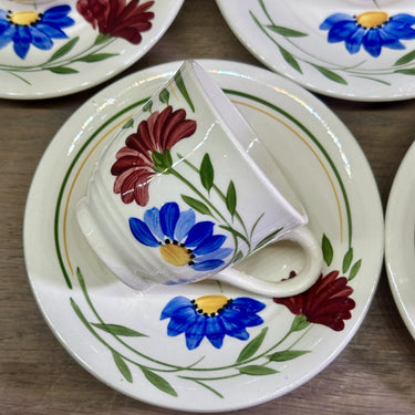 Tasse und Untertasse - Mokkatassen - Boch Frères Keramis (BFK) - handgemaltes Dekor ähnlich BOERENBONT
