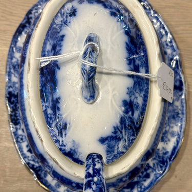 Sauce tureen / Terrine – unmarked – with lid and sauce spoon – decoration of liquid blue flowers