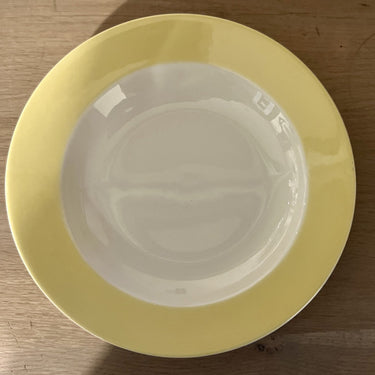 Diep bord / Soepbord / Pastabord - ongemerkt - uitvoering met een pastelgele rand van 3,3 cm.