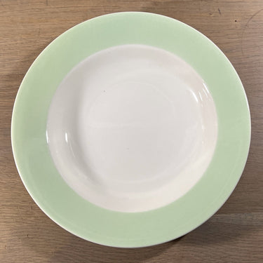 Diep bord / Soepbord / Pastabord - gemerkt met een driehoekje (waarschijnlijk Hongaars) - uitvoering met een pastelgroene rand