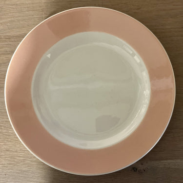 Ontbijtbord / Dessertbord - gemerkt met een driehoekje (waarschijnlijk Hongaars) - uitvoering met een pastelroze rand