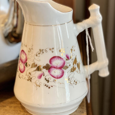 Kannetje - porselein - wit met roze en goudkleurige bloemen