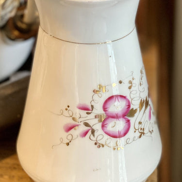 Kannetje - porselein - wit met roze en goudkleurige bloemen