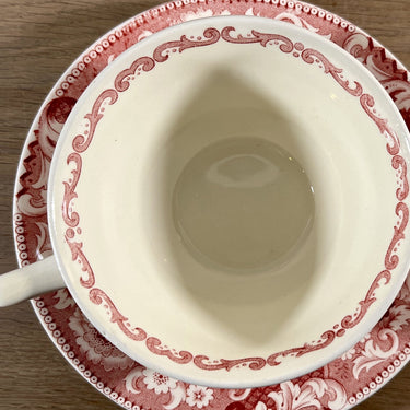Chocoladekop met schotel - Societe Ceramique Maestricht - décor VICTORIA uitgevoerd in rood