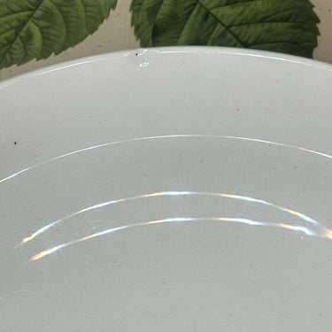 Tazza / Präsentationsschale - auf hohem Fuß - Boch - Dekor ganz in Weiß/Creme