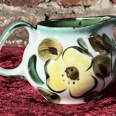 Milchkännchen - Boch - Form MENUET - Dekor IN THE MOOD mit dunkelgrüner Innenseite
