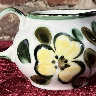 Milchkännchen - Boch - Form MENUET - Dekor IN THE MOOD mit weiß/cremefarbener Innenseite