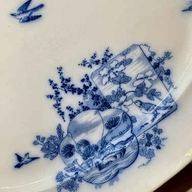 Fleischgericht / Geflügelgericht - großes Modell - BFK (Boch Frères Keramis) - JAPON-Dekor in Liquid Blue