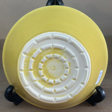 Schaal / Kom - rond, wijd uitlopend, model - Villeroy & Boch - uitgevoerd in donkergele buitenzijde en crème gekleurde binnnenzi
