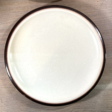 Speiseteller / Essteller - Boch - Dekor SIERRA (Steinzeug?) in creme mit braunem Rand - Form MENUET