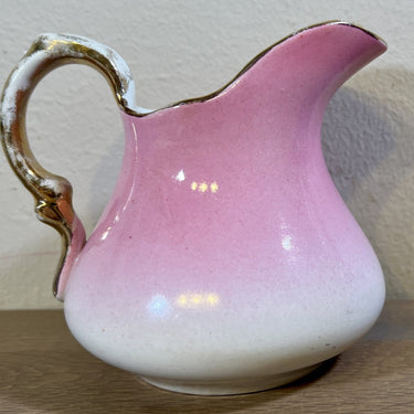 Milk jug - Petrus Regout - decor in cream color transitioning into pink color with gold-colored edge and handle
