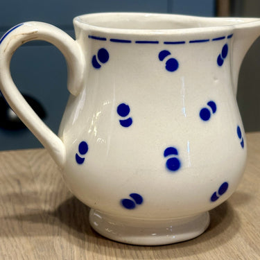 Milchkännchen - Boch - Dekor mit Doppelpunkten/Doppelpois in blau
