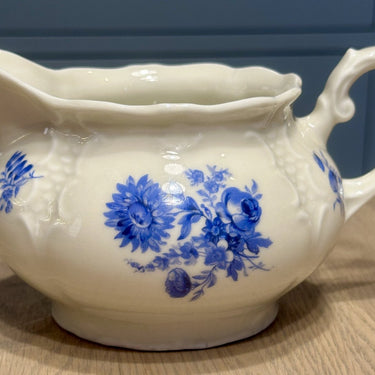 Milchkännchen - Mosa (Marke mit 5 Bögen, ca. 1940-1950) - Modell BAROCK - Blumendekor in Blau