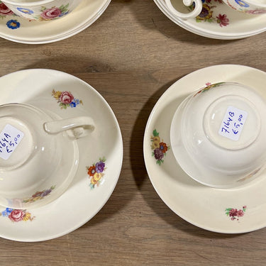 Kop en schotel - Petrus Regout - model BOUDEWIJN met décor PIOENROOS
