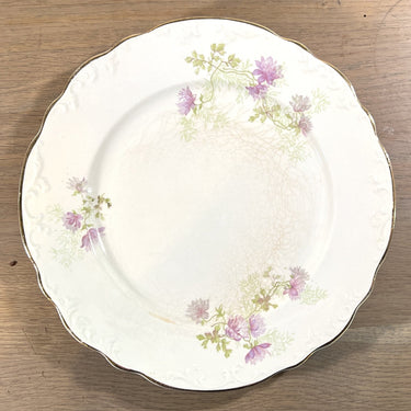 Dinner plate / Eating plate - Petrus Regout - model WILHELMINA - decor 272 with lilac flowers
